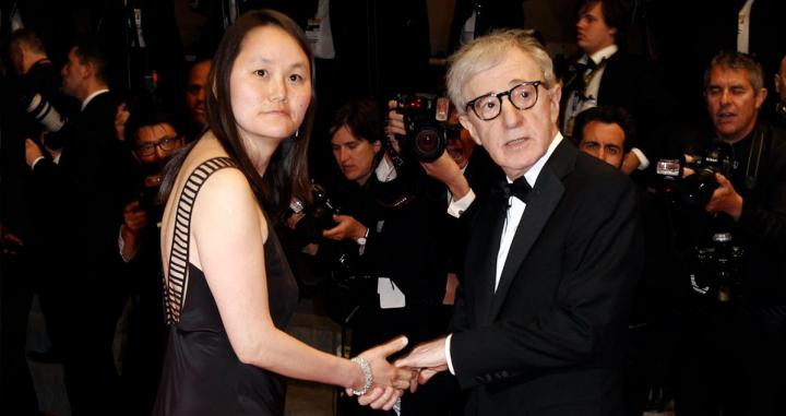 Soon Yi junto a Woody Allen