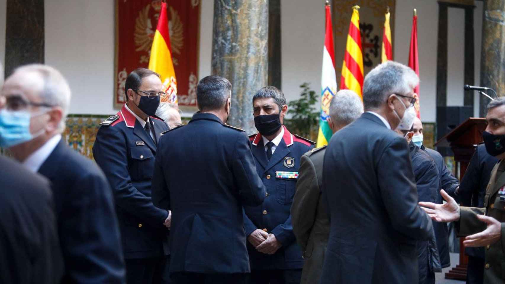 El mayor de los Mossos, Josep Lluís Trapero (3i), en un acto en la Capitania de Barcelona / EP