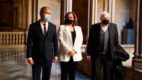 Jaume Collboni, Ada Colau y Ernest Maragall (d), durante la presentación del borrador de cuentas / EP