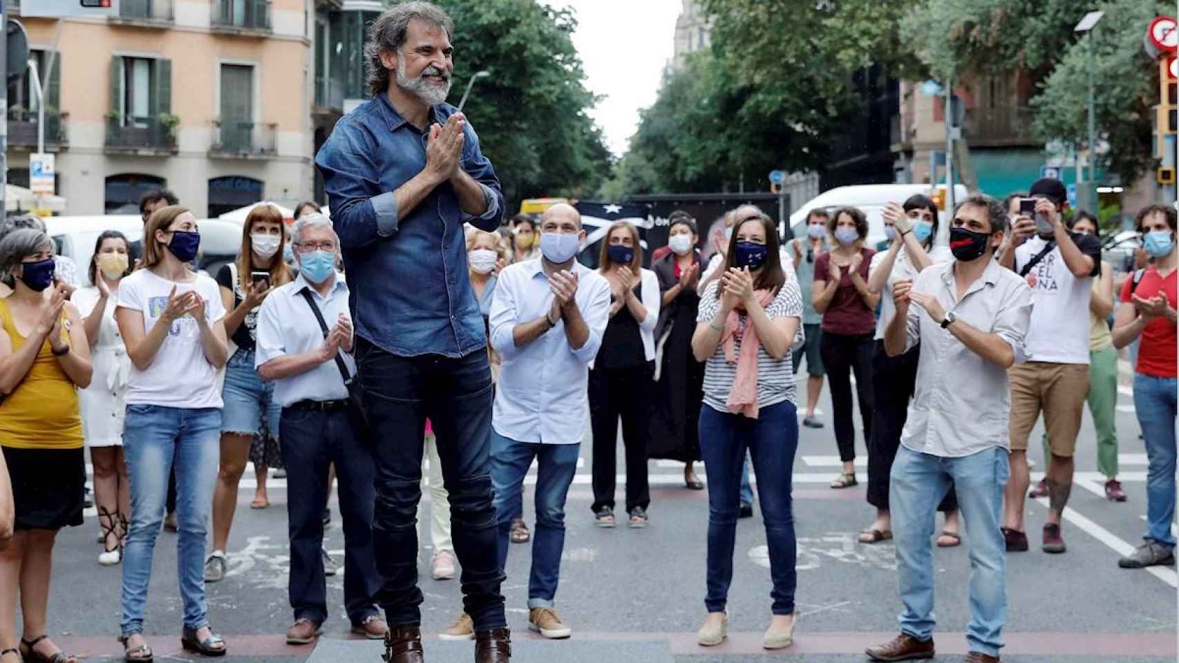 Jordi Cuixart, sin mascarilla en un homenaje de Òmnium con la pandemia de coronavirus descontrolada en Barcelona / EFE