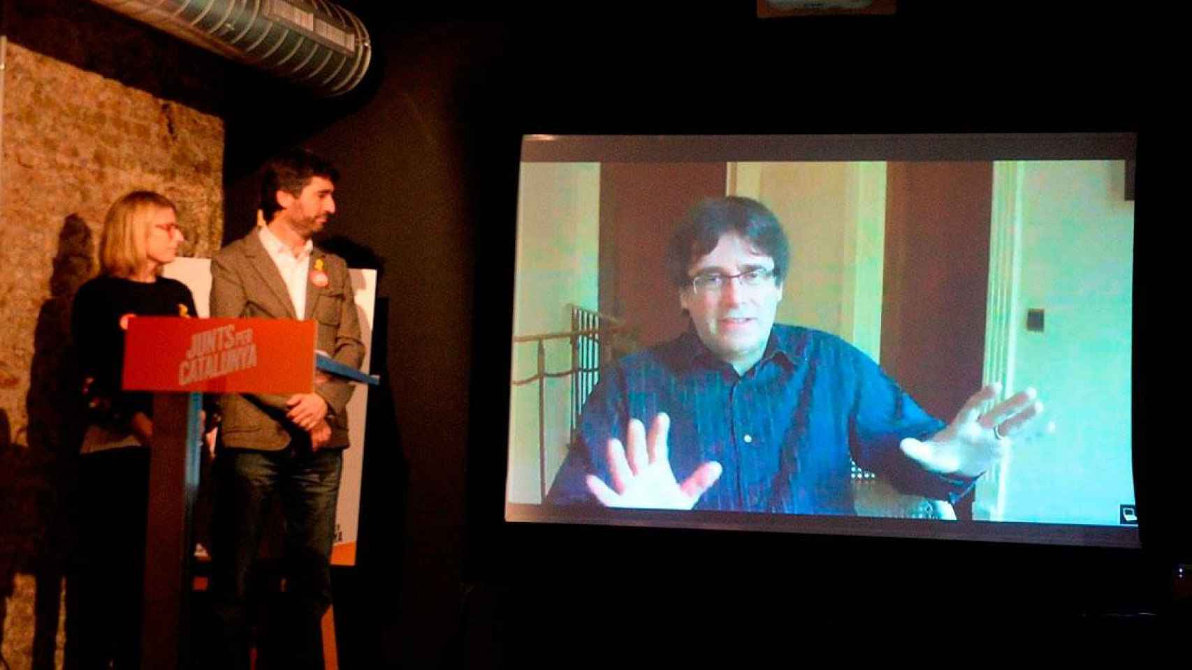 Carles Puigdemont participa en un acto mediante videoconferencia / JXCAT