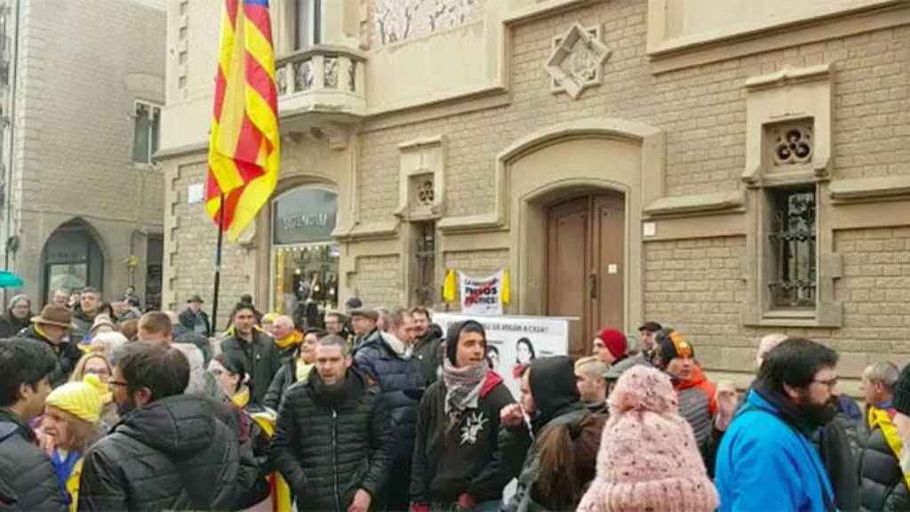 Concentración de independentistas contra la presencia de Ciudadanos en Vic / CG