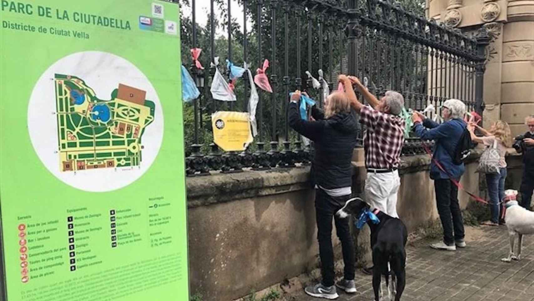 Una imagen de la acción del grupo 'Uno de los nuestros' en el Parc de la Ciutadella de Barcelona / Europa Press