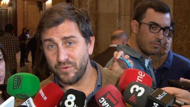 Toni Comín liga su suerte a la de Puigdemont, y mantiene por ahora su acta de diputado pese a la presión de Esquerra