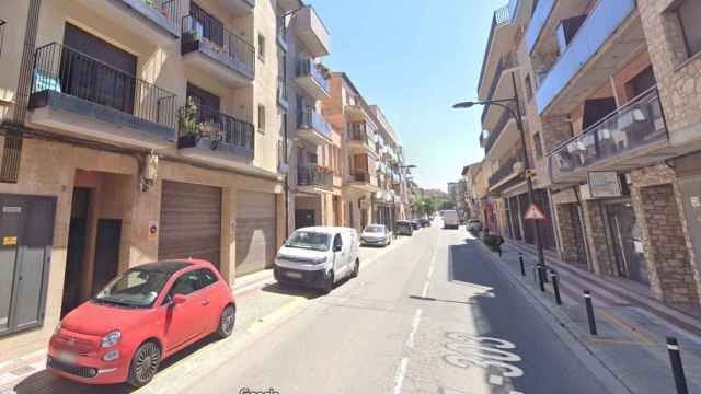 Calle Marià Jolonch de Agramunt, en Lleida, donde vive un maltratador que se atrincheró este domingo en su casa para evitar que lo arrestase la policía / GOOGLE STREET VIEW
