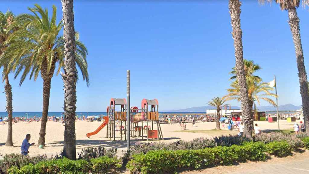 Playa de Llevant de Salou, en una imagen de archivo, donde ha fallecido un hombre de 86 años esta mañana / GOOGLE STREET VIEW