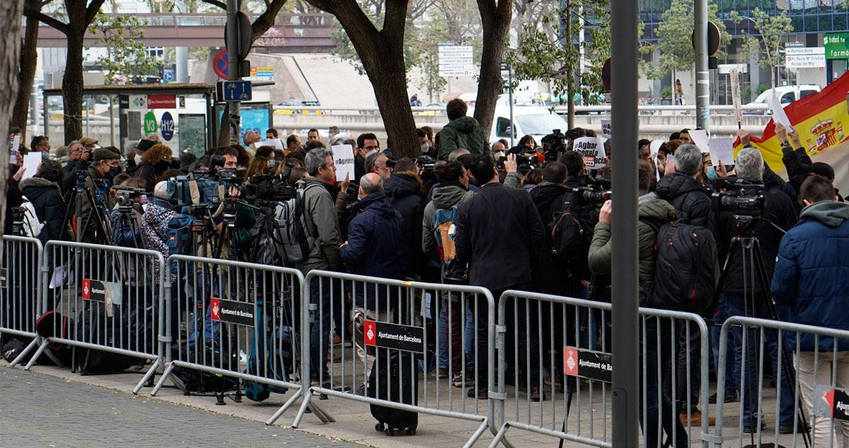 Seguimiento mediático de la declaración de la alcaldesa de Barcelona, Ada Colau, en la Ciutat de la Justícia / LUIS MIGUEL AÑÓN - CG