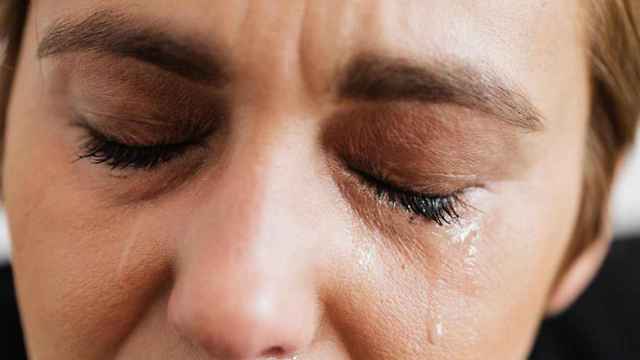 Una mujer con lágrimas en los ojos por depresión, una de las enfermedad mental frecuente PEXELS