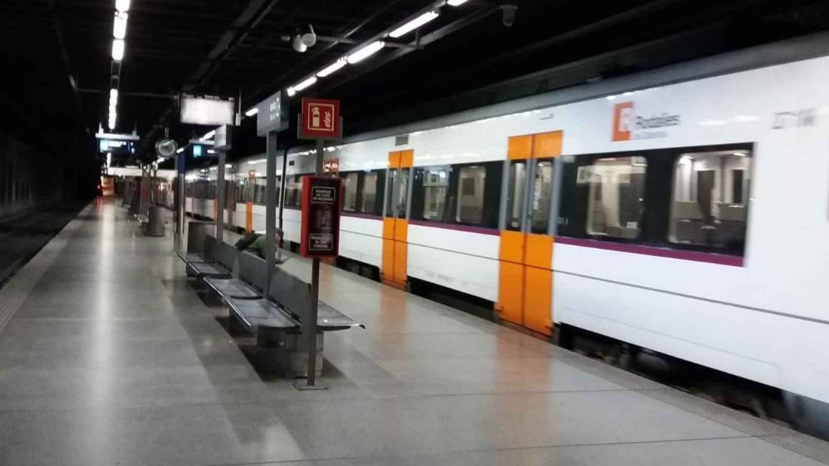 Un tren de Rodalies en la estación del Clot / EUROPA PRESS