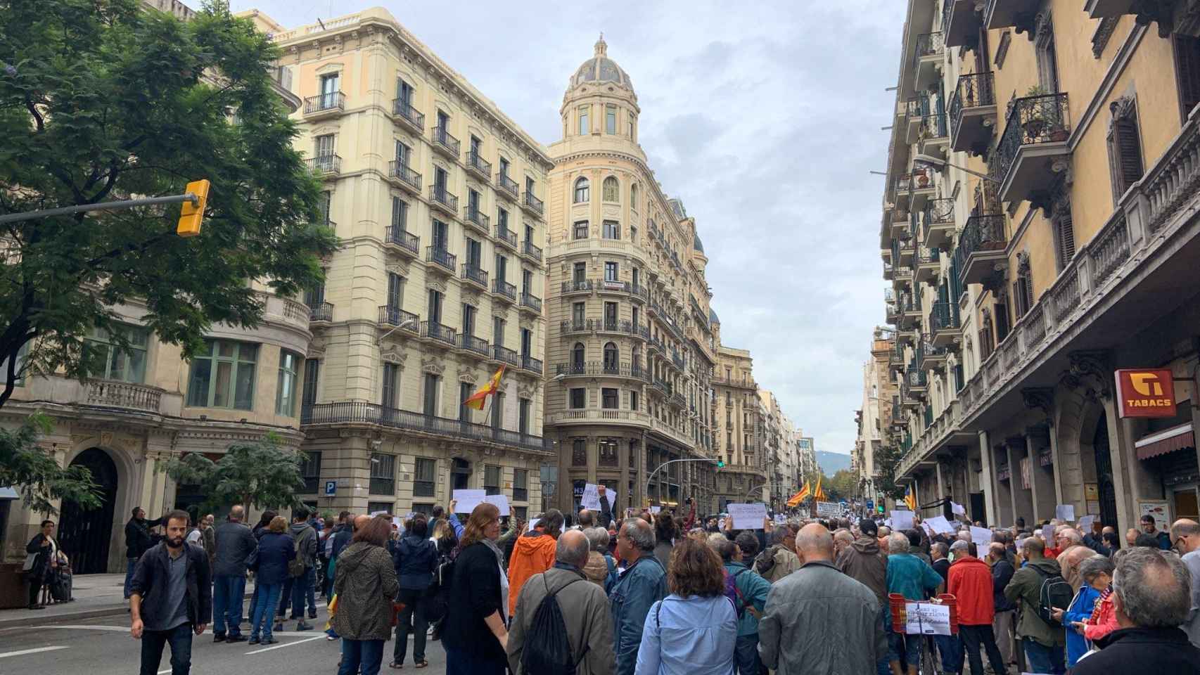 Convocados ante la Jefatura de Polícia en Via Laietana / CG