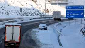 Imagen de nieve en las carreteras catalanas / 324