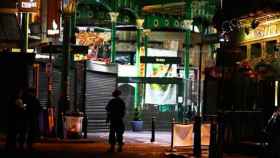 Agentes de la policía de Londres en situación de alerta en el Mercado de Borough / REUTERS