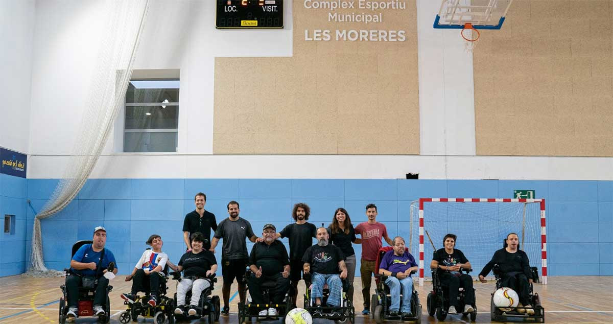 Jugadores y entrenadores en el primer equipo de fútbol en silla de ruedas monitorizada / CEDIDA