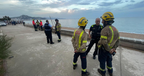 Los Bomberos participaron en la búsqueda del hombre desaparecido en Blanes / AJUNTAMENT DE BLANES