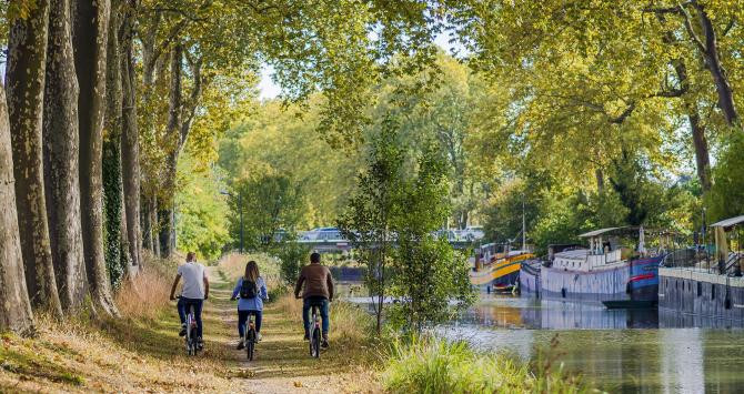 El Canal del Midi transcurre por bellos paisajes / HAPTAG