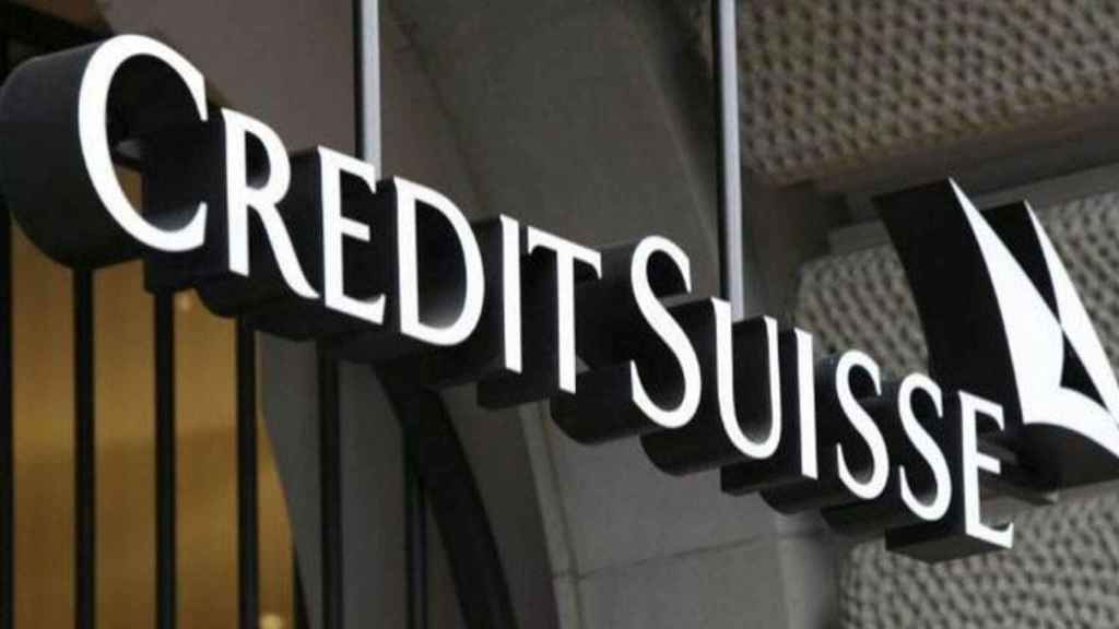 Entrada al banco Credit Suisse, el grupo cuyas previsiones financieras han pasado las tijeras por la evolución de la banca española / EFE