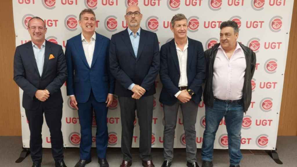 De izquierda a derecha: consejero delegado de Orange España, Jean-François Fallacher; consejero delegado de Vodafone España, Colman Deegan; presidente de Telefónica España, Emilio Gayo; secretario general de UGT Comunicaciones, Alfredo Mesa; secretario general de Fesmc-UGT, Antonio Oviedo / EP