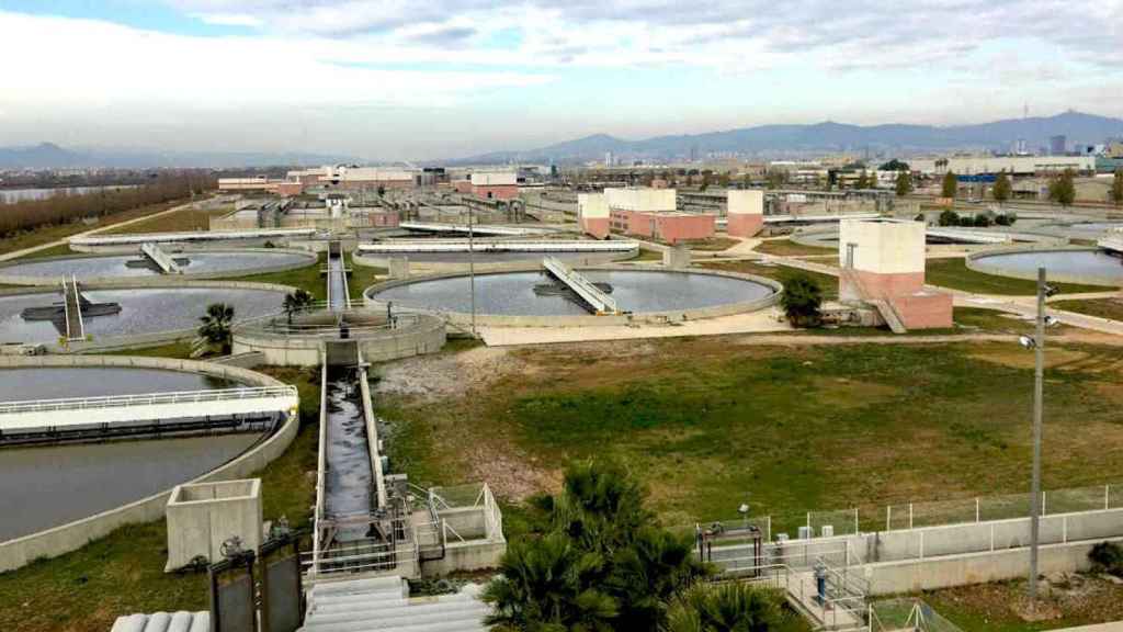 La estación depuradora de El Prat de Llobregat, una de las que participan en el programa del ACA para medir la presencia de coronavirus en el agua / MA