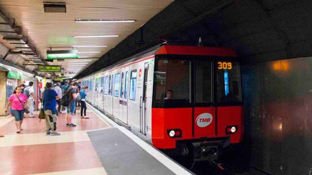 Un convoy del Metro de Barcelona llega a una estación en una jornada de huelga / GENCAT