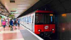 Un convoy del Metro de Barcelona llega a una estación en una jornada de huelga / GENCAT