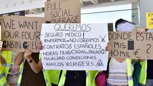 Empleados de Ryanair durante el primer día de huelga, en Palma de Mallorca / EFE