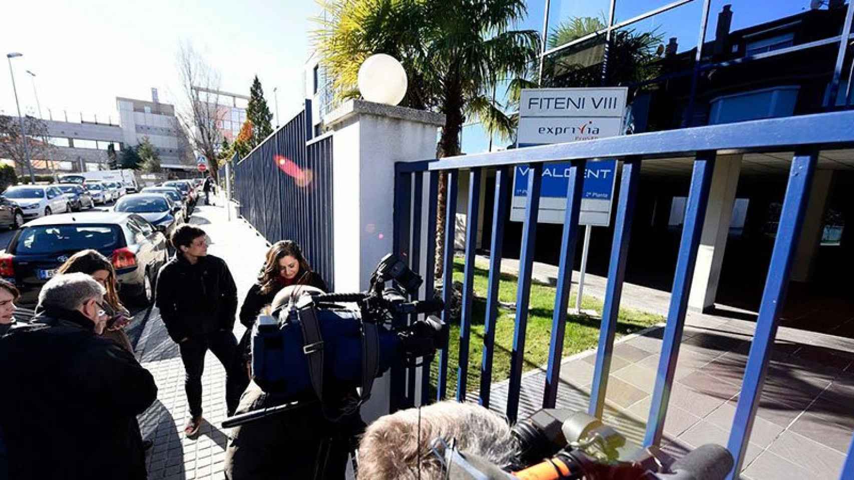 La sede central de Vitaldent donde la policía ha hecho registros y practicado detenciones esta mañana / EFE