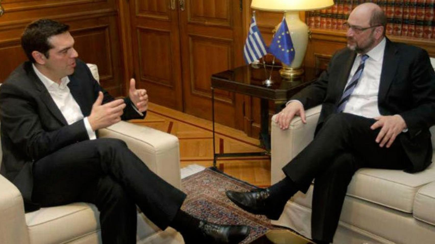 Alexis Tsipras, primer ministro griego, junto a Martin Schulz, presidente del Parlamento europeo, en una imagen de archivo.
