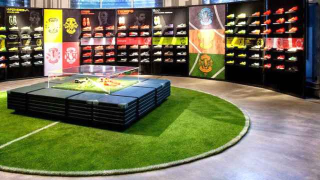 Interior de la tienda Nike más grande de España en Barcelona / NIKE