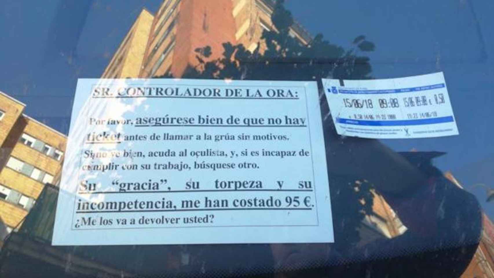 Una foto de la nota del conductor a los controladores de la zona