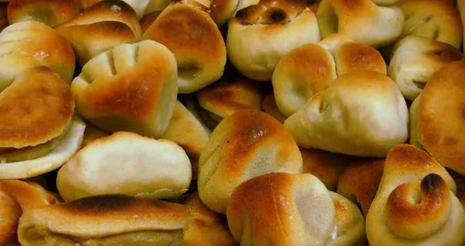 Algunos mazapanes en una bandeja / EFE