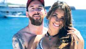 Una foto de archivo de Lionel Messi y Antonella Rocuzzo durante sus vacaciones