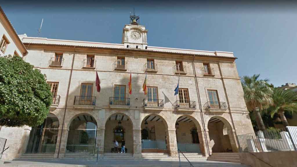 Ayuntamiento de Dénia, municipio en el que se ha producido el degüelle de una mujer ante su hija de 11 años / GOOGLE MAPS