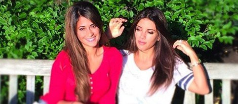 antonella roccuzzo y daniella semaan en el hyde park