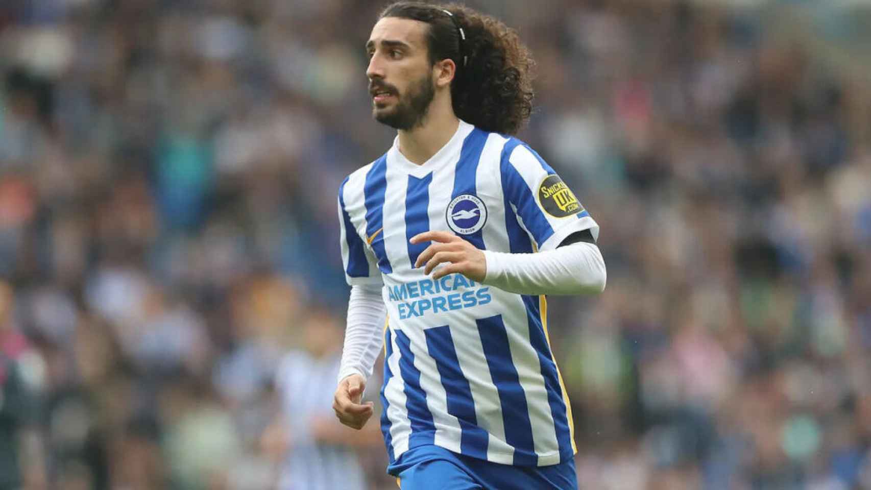 Marc Cucurella, ex del Barça, en un partido con el Brighton / PREMIER