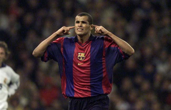 Rivaldo celebra un gol que marcó con el Barça / FCB