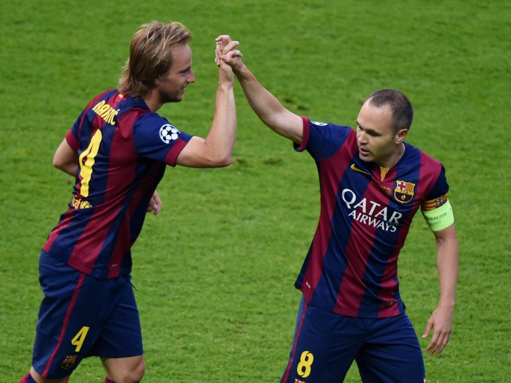 Ivan Rakitic celebrando un gol con Andrés Iniesta / EFE