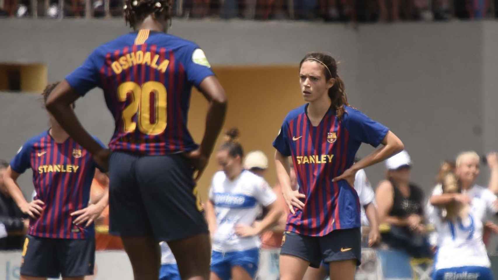 Una foto de Oshoala y Aitana Bonmatí durante un partido del Barça femenino / FCB