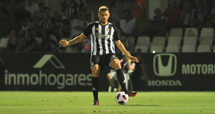 Sergio Ayala jugando con el Cartagena / EFE