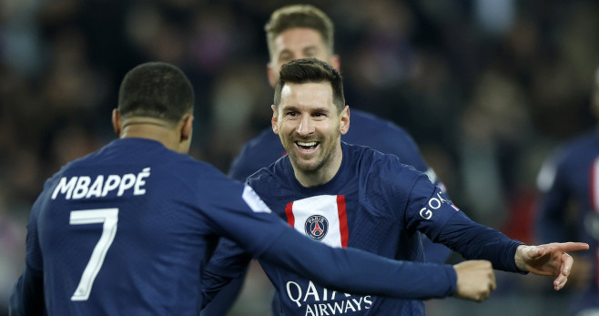 Leo Messi y Kylian Mbappé, celebrando un gol con el Paris Saint Germain / EFE