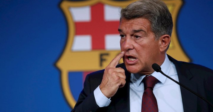 Joan Laporta da explicaciones sobre Leo Messi en rueda de prensa / EFE