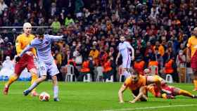 El momento del gol de Pedri contra el Galatasaray, en los octavos de la Europa League / FCB