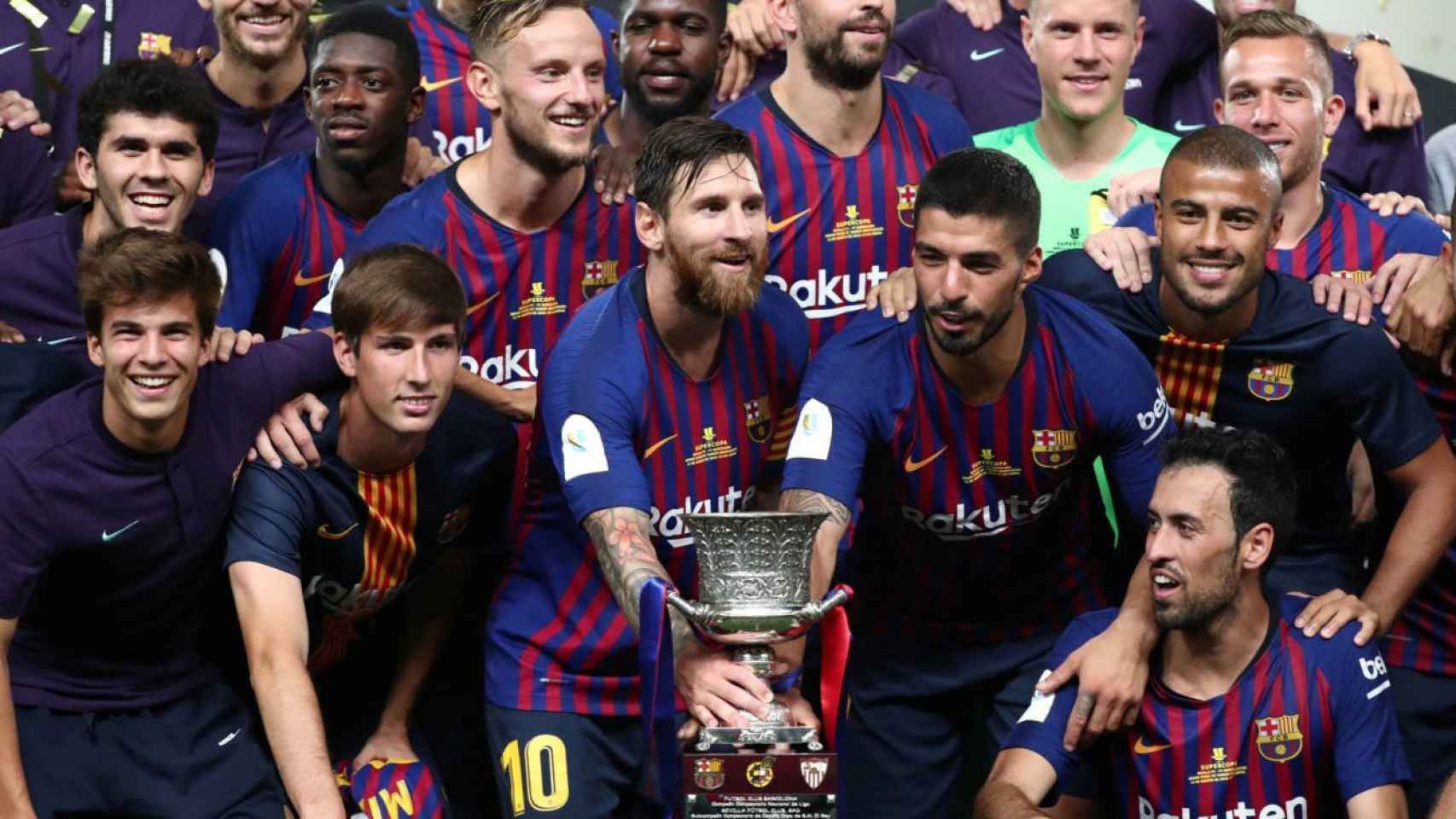 Los jugadores del Barça celebran la Supercopa de 2018 / EFE