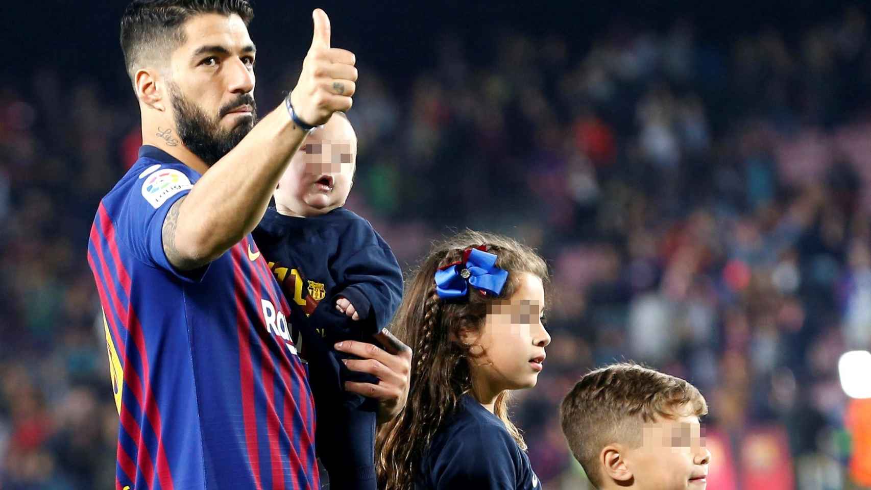 Suárez celebrando el título de Liga con el Barça / EFE