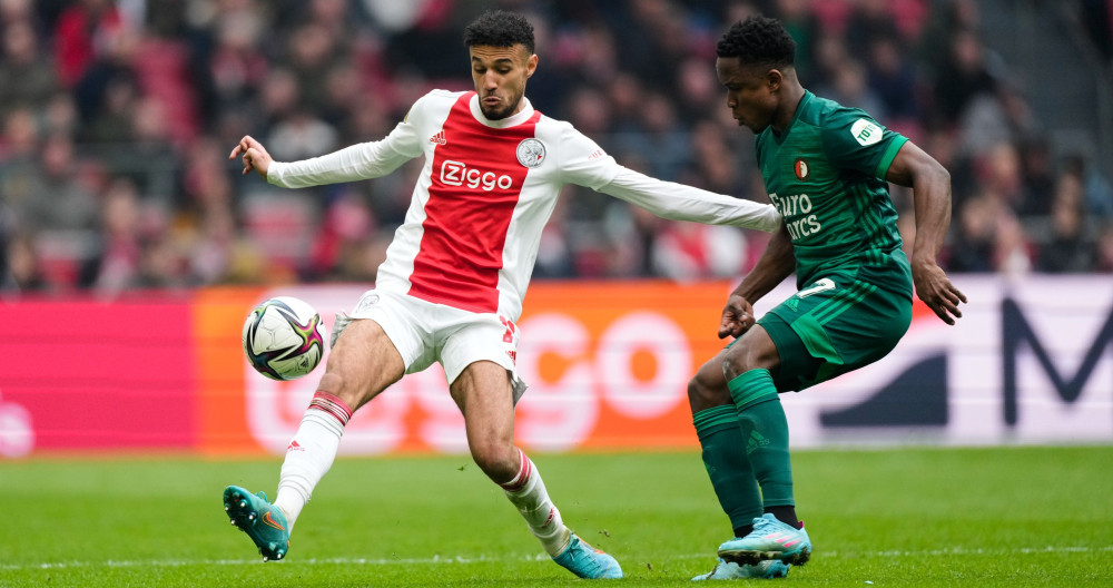 Noussair Mazraoui, en una jugada del triunfo del Ajax en la Eredivisie / Ajax