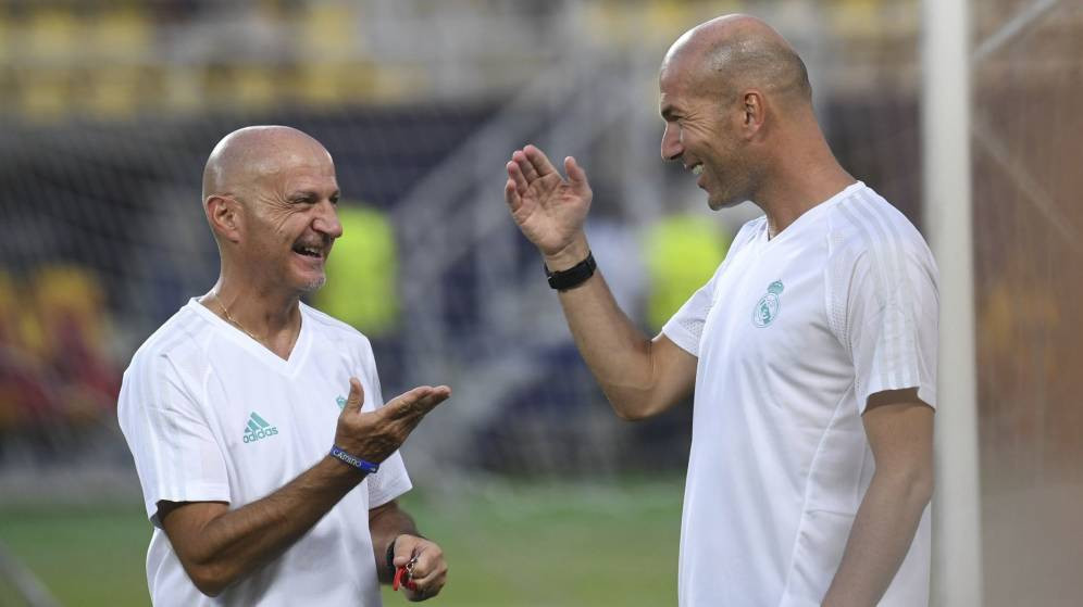 Antonio Pintus (i) junto a Zidane (d) en la etapa del técnico francés en el Real Madrid / EFE