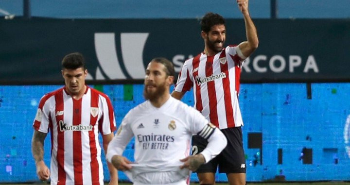 Raúl García, celebrando un gol ante el Real Madrid / EFE