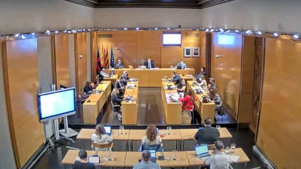 Pleno municipal del Ayuntamiento de Mataró en el que el coordinador de Vox fue acusado de revelación de secretos / AJUNTAMENT MATARÓ