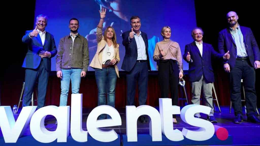 De izquierda a derecha: Jean Castel, Yeray Mellado, Eva Parera, Joan López Alegre, Paula Añó, Carlos Calderón y Juan Arza en el acto de presentación de Valents / EP