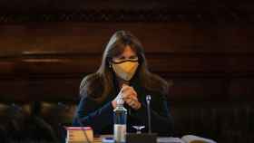 La nueva presidenta del Parlament de Cataluña, Laura Borràs, presidiendo la reunión de la nueva Mesa del Parlament en Barcelona / EP