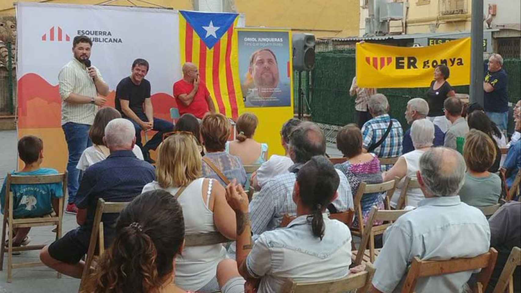 Imagen del escrache independentista a Gabriel Rufián / @ASalvadorGali